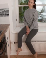 We Are Hairy - 03-JuliaMoore_GreySweatsWhiteLingerie_003