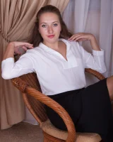 We Are Hairy - 05-Kamila_WhiteBlouseWoodenChair_005