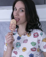 We Are Hairy - 03-ShirleyMo_KissShirtWhiteShorts_003